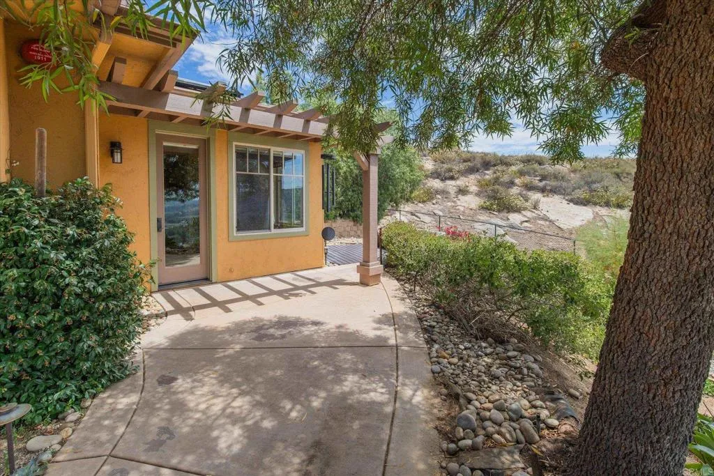 https://cdn.realtyfeed.com/cdn/127/306563942/1d370a5c42669ce9ece01260a8b928dc.webp