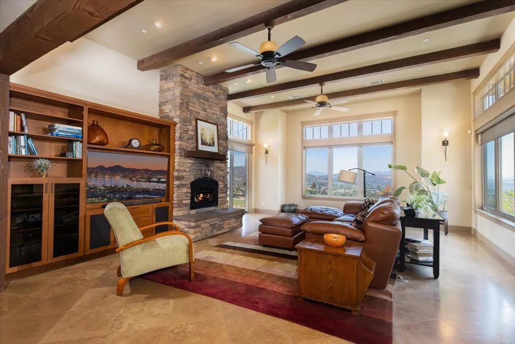 https://cdn.realtyfeed.com/cdn/127/306563942/8cf8762e6a23178727097ee34bbf258a.webp