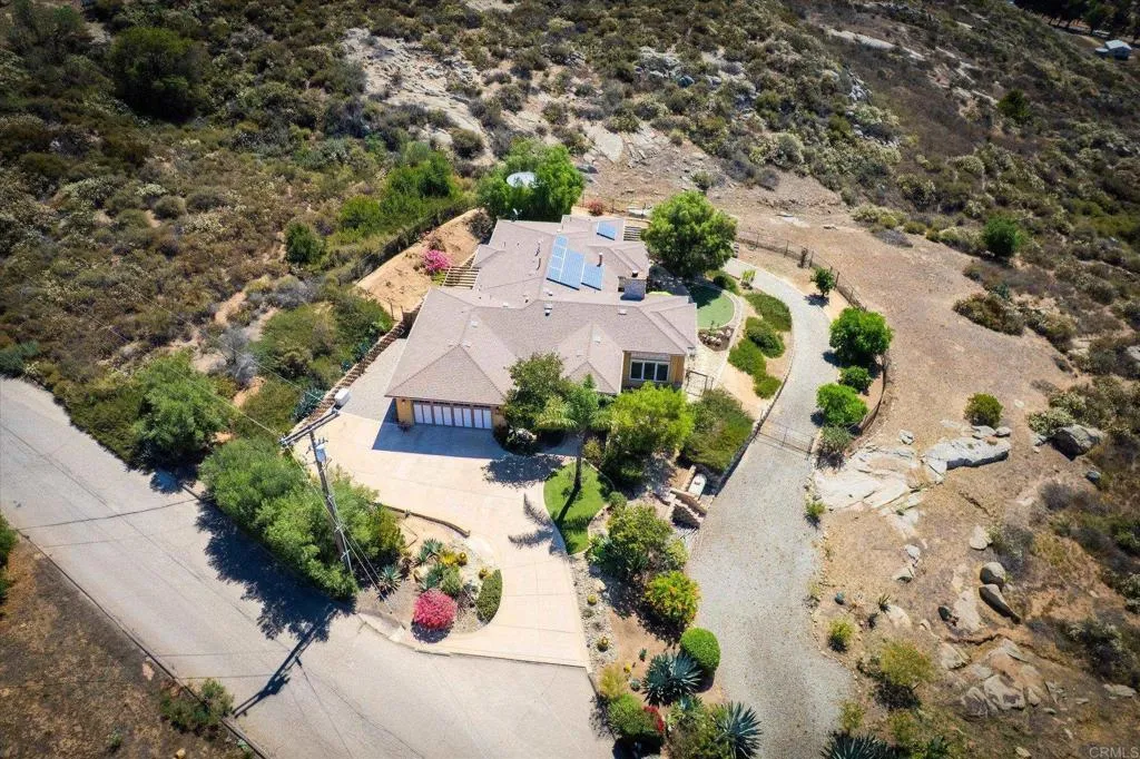 https://cdn.realtyfeed.com/cdn/127/306563942/dc48153f35c3f237f39ca04fd2bc118e.webp