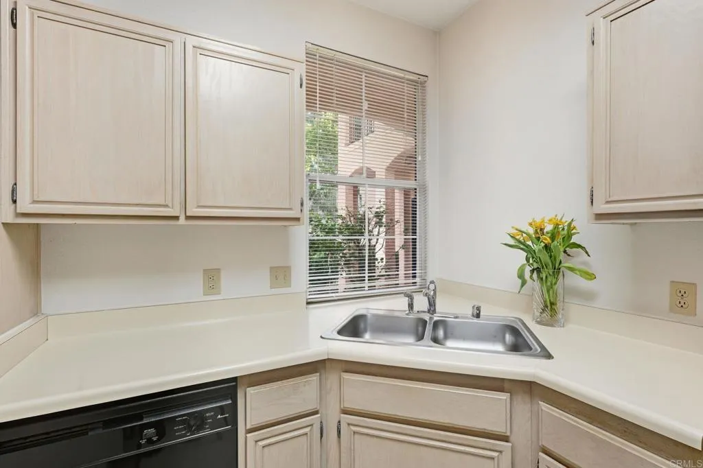 https://cdn.realtyfeed.com/cdn/127/306563944/30af1fe5dc59e2a0132c1702f005e735.webp