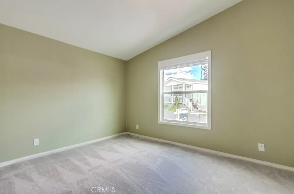 https://cdn.realtyfeed.com/cdn/127/306563985/2395f23c4ebcd2d2d4cb1ff732f63ba9.webp