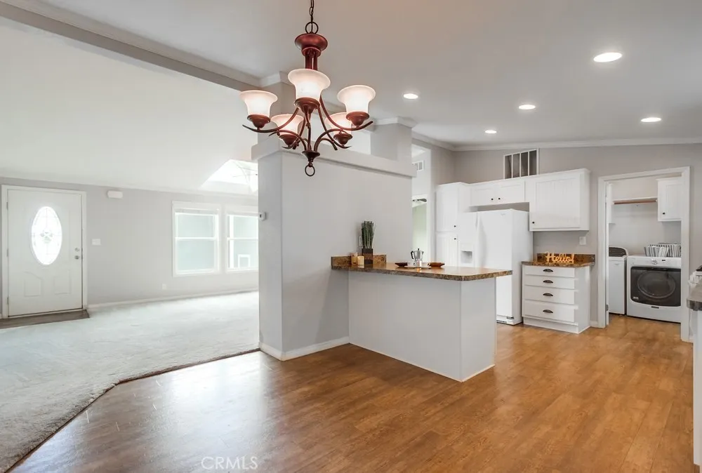 https://cdn.realtyfeed.com/cdn/127/306563985/733e55350201403c5e18934ee0cd681d.webp