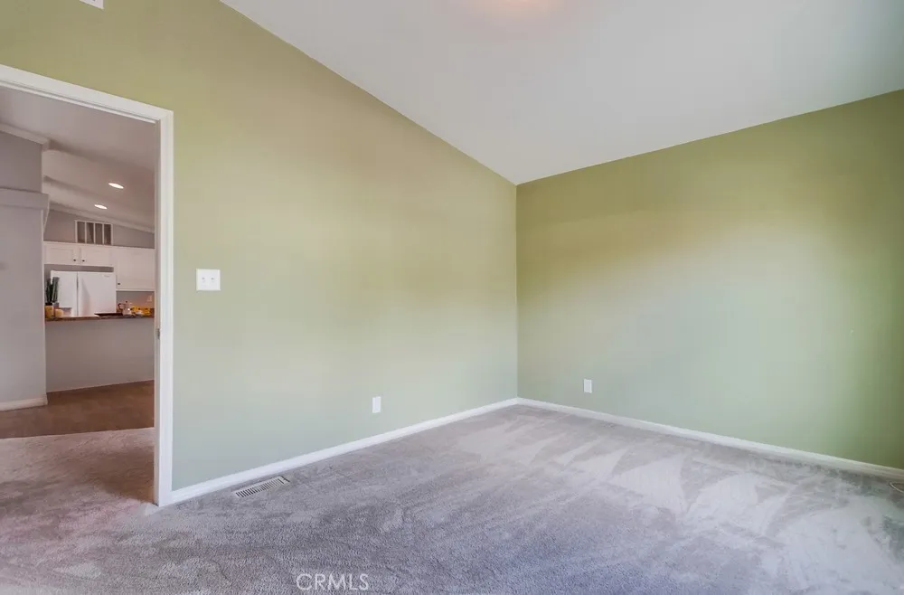 https://cdn.realtyfeed.com/cdn/127/306563985/f020e95714434c87fee0abbc51e591e0.webp