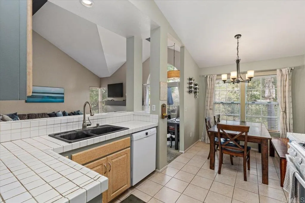 https://cdn.realtyfeed.com/cdn/127/306563997/25845dea73799a3c70fb904f3ac42dc2.webp
