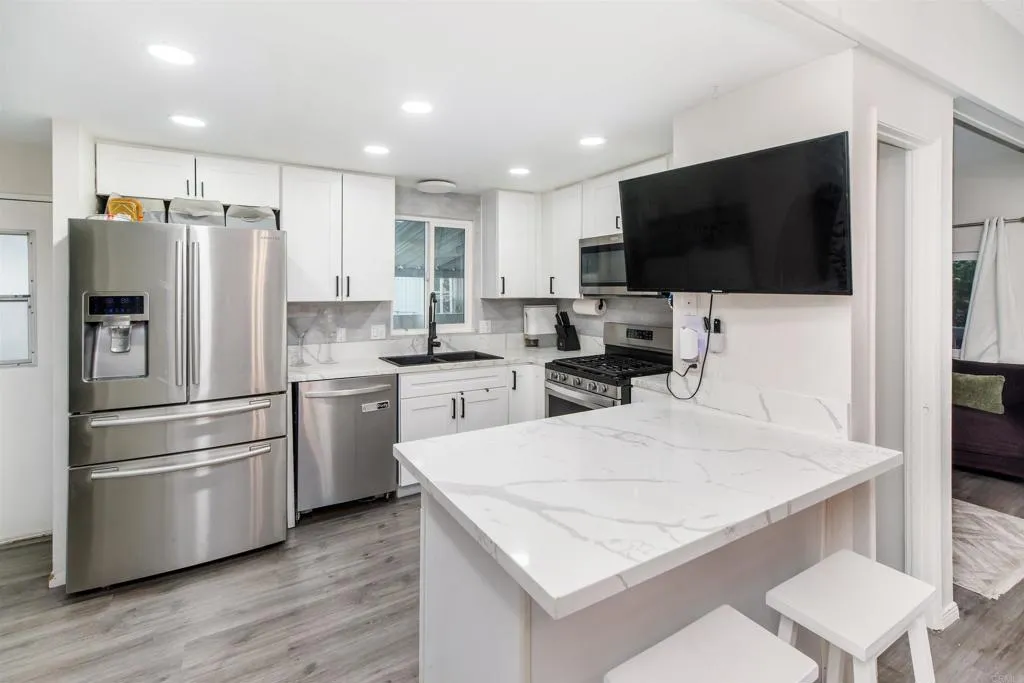 https://cdn.realtyfeed.com/cdn/127/306564186/b4c624a0b6ea0dab6148e0f531b24f96.webp