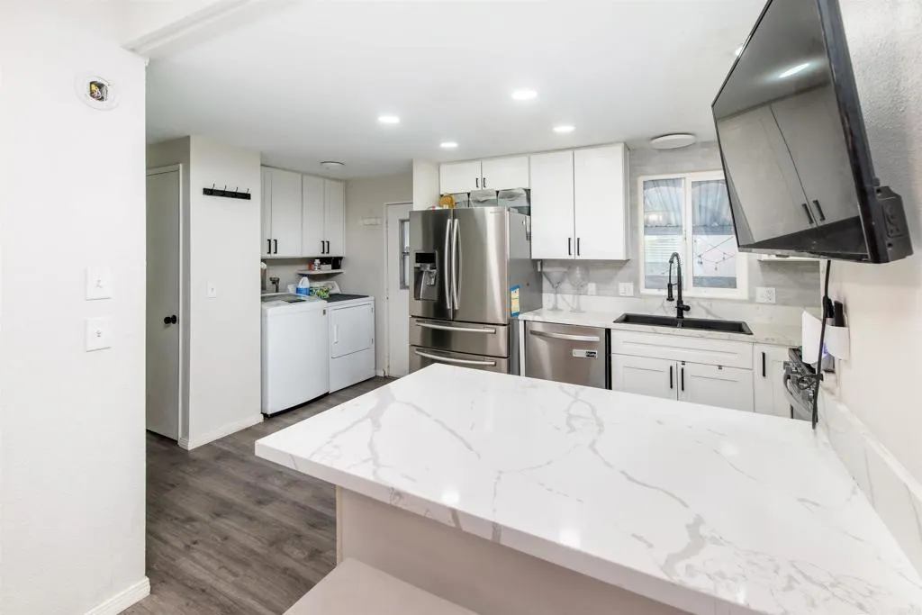 https://cdn.realtyfeed.com/cdn/127/306564186/bda43f9bfaf5dac36c65f7d0e8aad9d0.webp