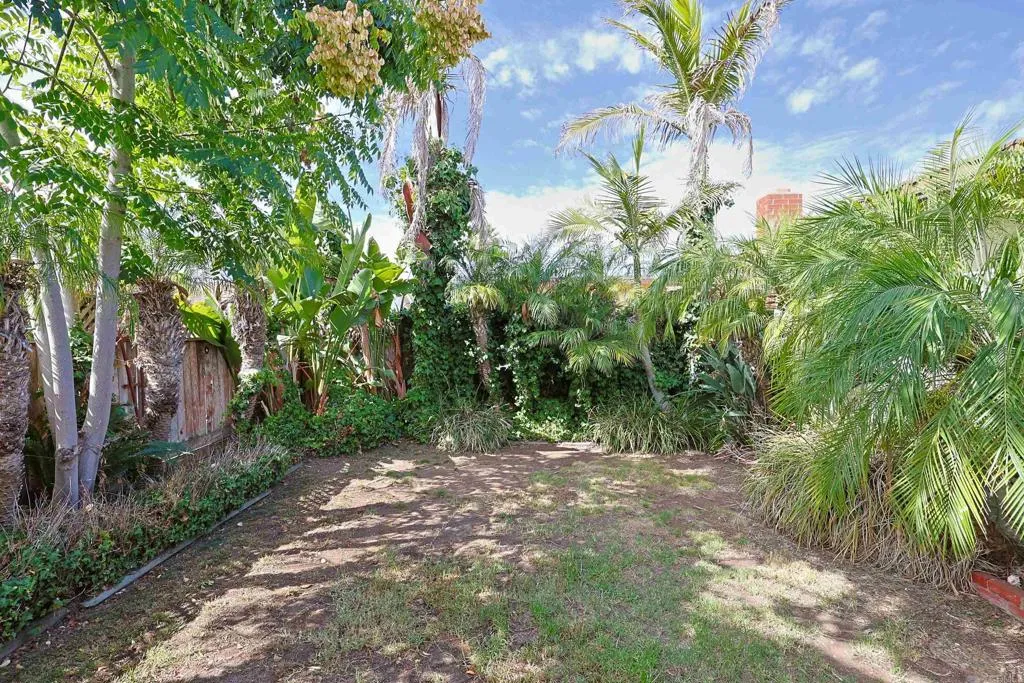 https://cdn.realtyfeed.com/cdn/127/306564202/ceb6a9bd6fbcacbd02159f76300929a1.webp