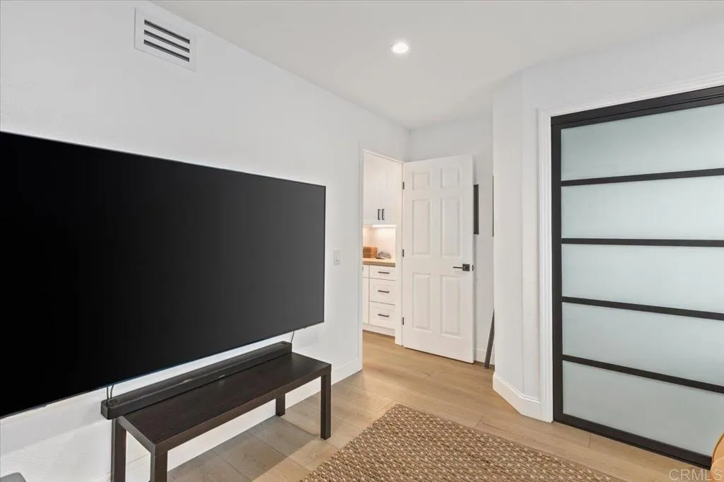 https://cdn.realtyfeed.com/cdn/127/306564205/88c0444befa8971fb8014158fda4baf6.webp
