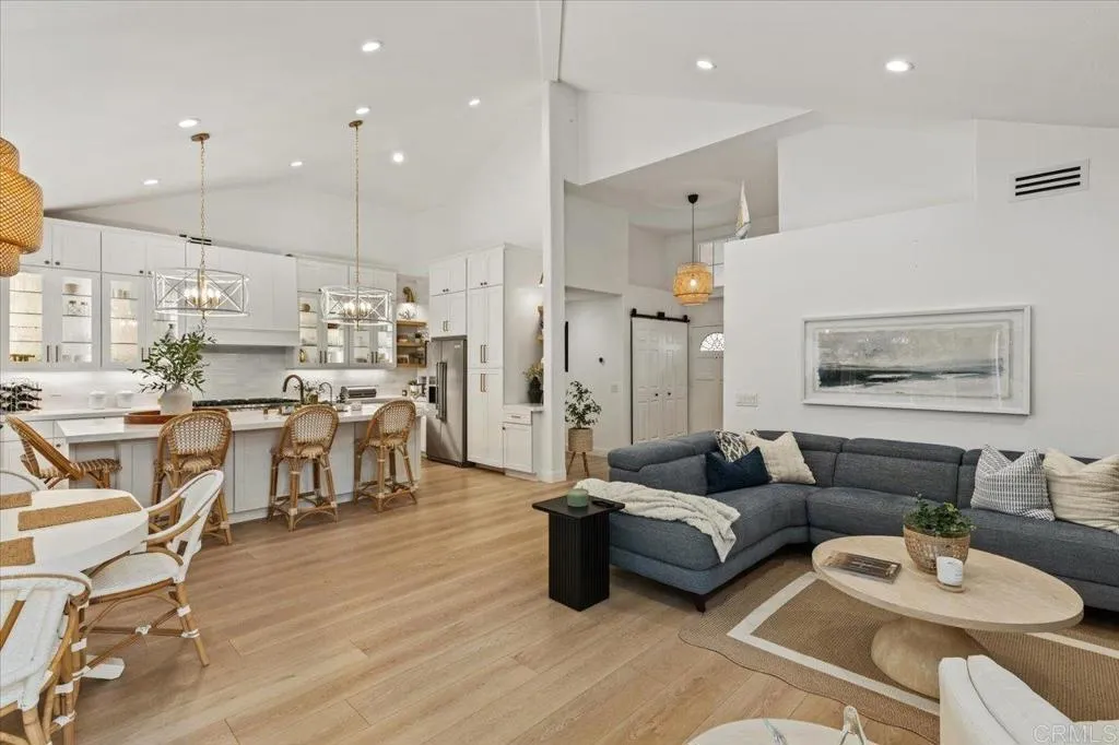 https://cdn.realtyfeed.com/cdn/127/306564205/8cbb5c251f7806754be955bba07d5e50.webp