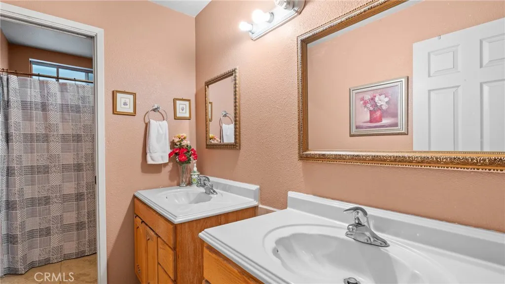 https://cdn.realtyfeed.com/cdn/127/306564268/d18e087a90e6ee27b5f3f0c56bb27bba.webp