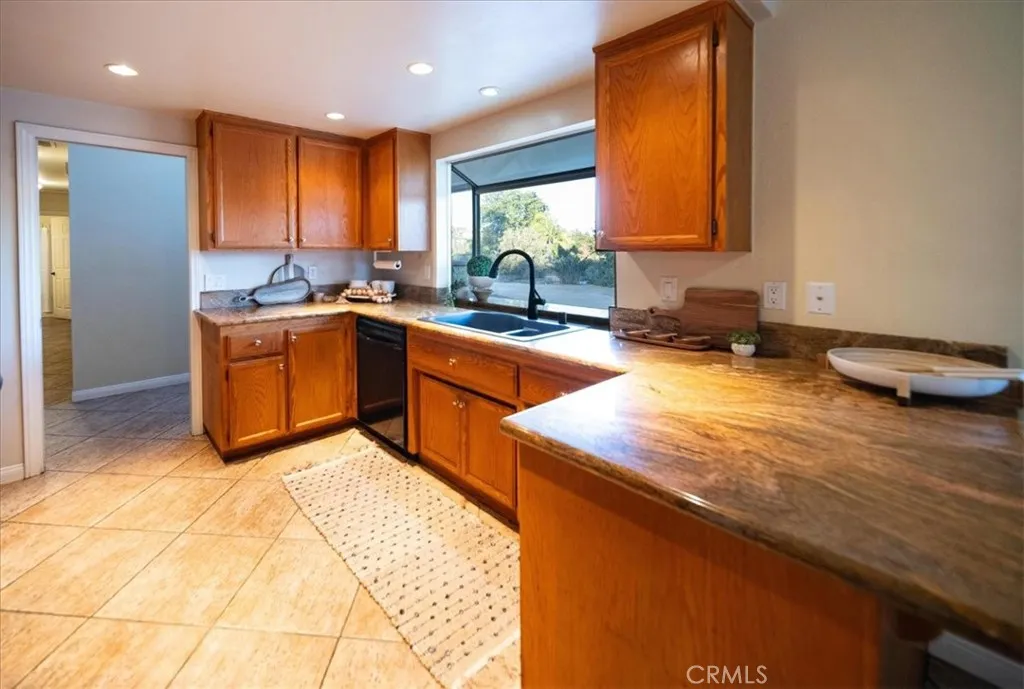 https://cdn.realtyfeed.com/cdn/127/306564348/79da06ef10ef2fb467a1496baf6c5710.webp