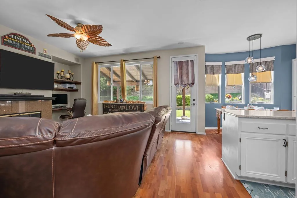 https://cdn.realtyfeed.com/cdn/127/306564439/de0bbd22272892ef8a232e46a8718410.webp