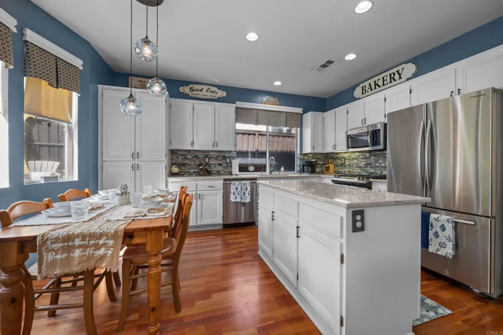 https://cdn.realtyfeed.com/cdn/127/306564439/ef058673293f3db01ca2f18938e7f68c.webp