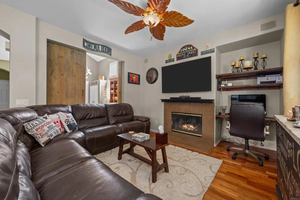 https://cdn.realtyfeed.com/cdn/127/306564439/f76e169d096e54a67be5530bbcf15a30.webp