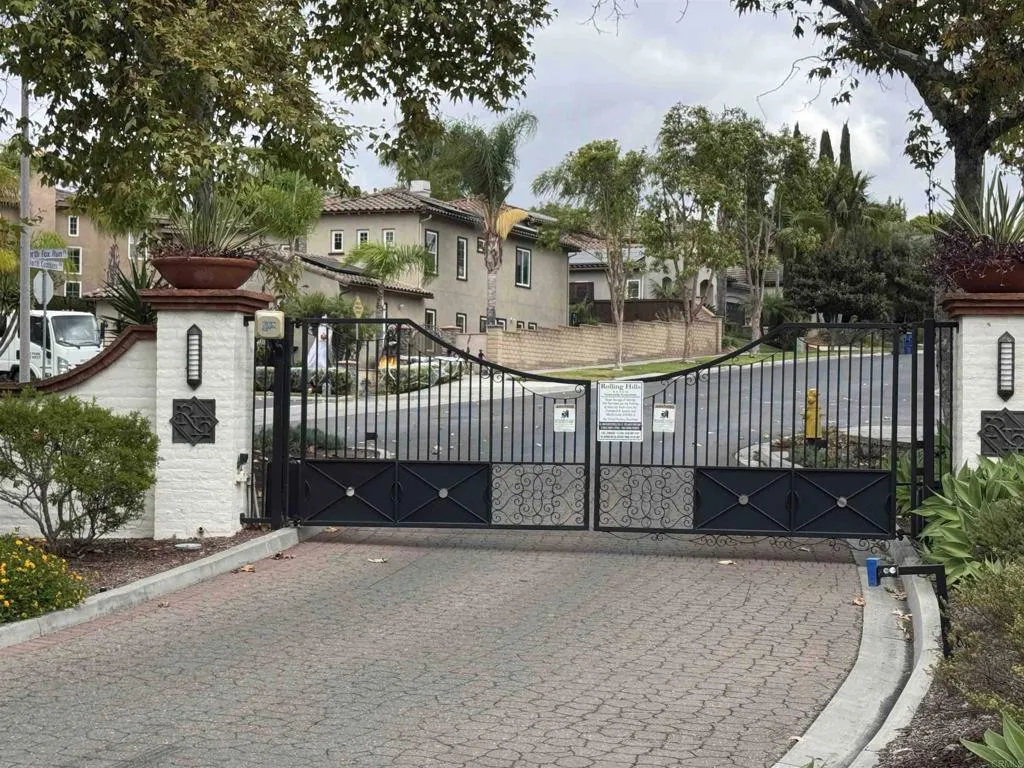 https://cdn.realtyfeed.com/cdn/127/306564464/805ce5749772b814fd7fb7bad54a70cb.webp