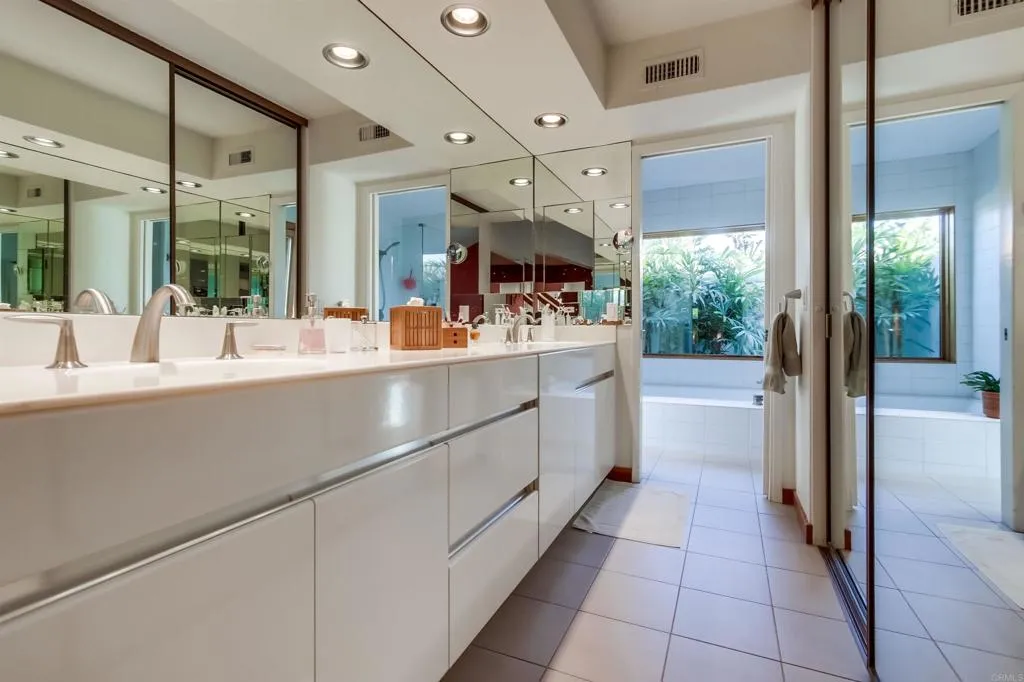 https://cdn.realtyfeed.com/cdn/127/306564470/2f9d510024a27ea8c2d85ff977252877.webp