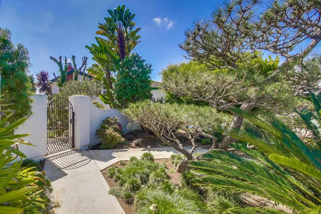 https://cdn.realtyfeed.com/cdn/127/306564470/5e10ad40eefc7aae3d24dc93ccf119d7.webp