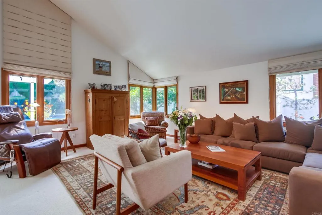https://cdn.realtyfeed.com/cdn/127/306564470/d2e2123d6b07f968072a212f090aca2c.webp