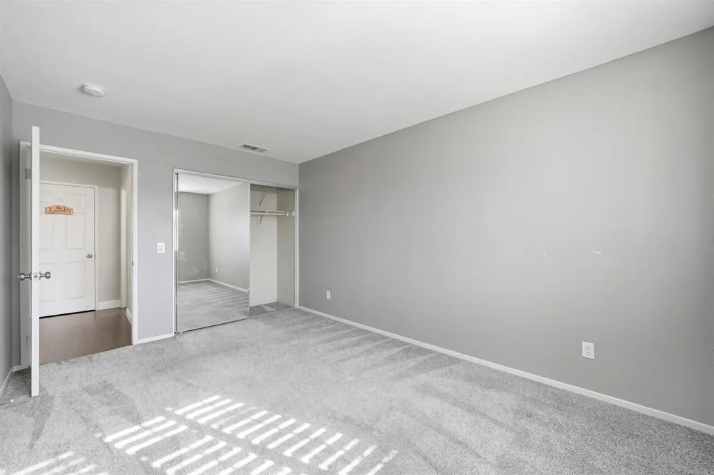 https://cdn.realtyfeed.com/cdn/127/306564551/00295700f966410c6831775b980088fe.webp