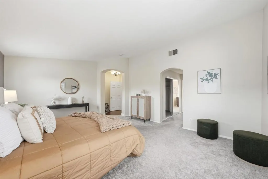 https://cdn.realtyfeed.com/cdn/127/306564551/550df829e931a50711b29dd0496a0e9e.webp