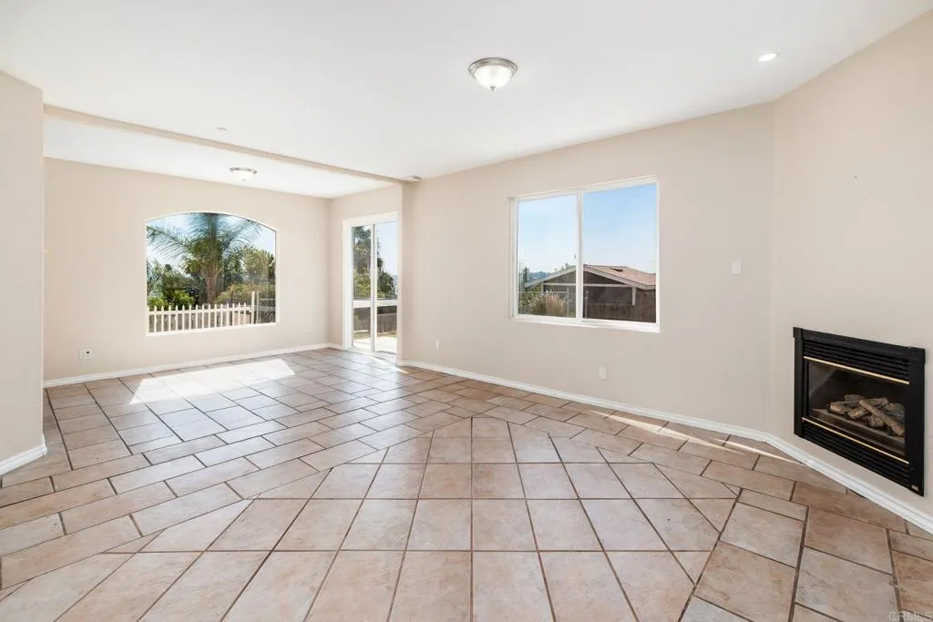 https://cdn.realtyfeed.com/cdn/127/306564561/13c178203a69c884537f29e6e7b46d95.webp