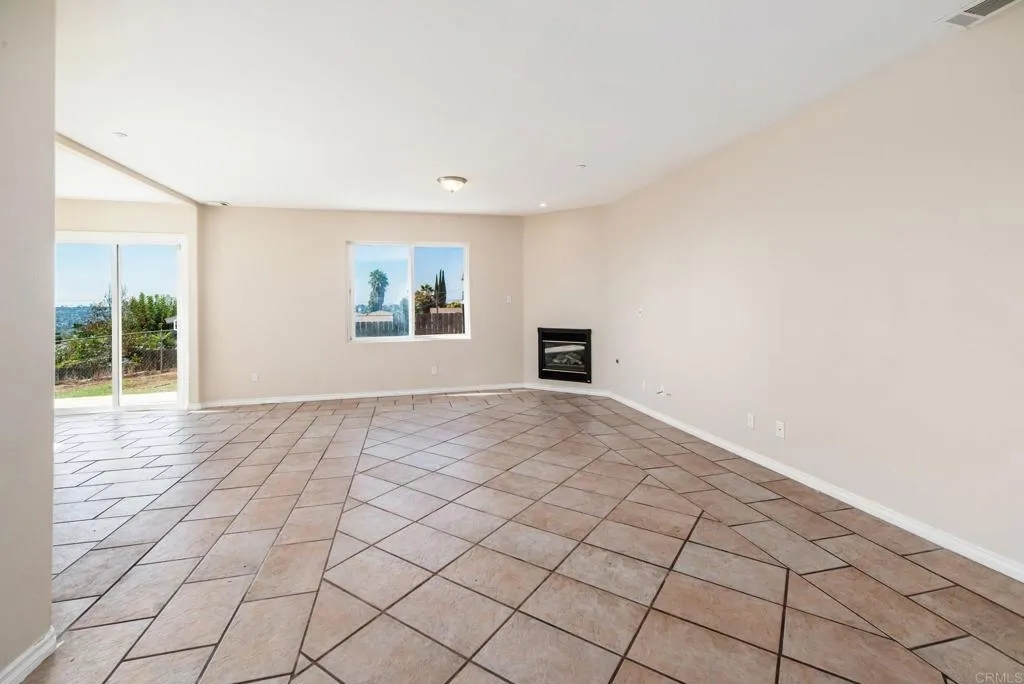 https://cdn.realtyfeed.com/cdn/127/306564561/ddd23c1b12b7d851cda25da8bad5ccda.webp
