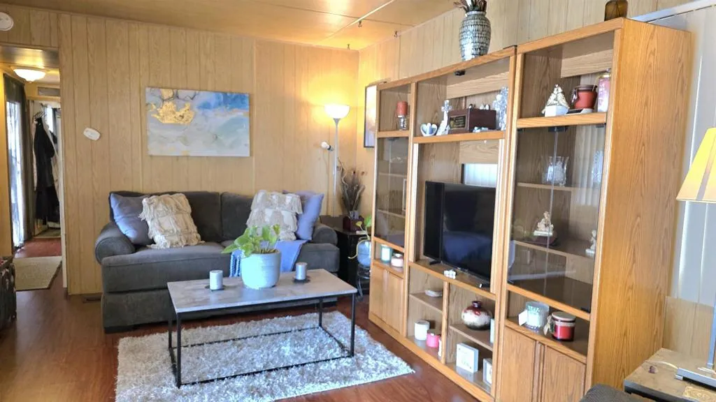 https://cdn.realtyfeed.com/cdn/127/306564589/b0f920e5815dfbaf5da9c17c6c8a95aa.webp