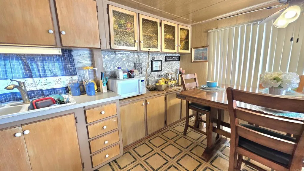 https://cdn.realtyfeed.com/cdn/127/306564589/edcb679892550d979ea1007968b65bbc.webp