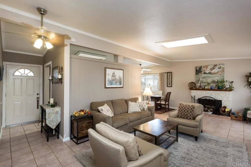 https://cdn.realtyfeed.com/cdn/127/306564604/527ae0176c3025bab1357f48cea36cdf.webp