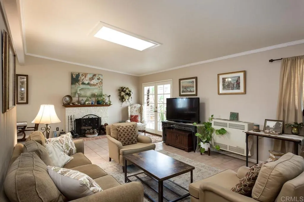 https://cdn.realtyfeed.com/cdn/127/306564604/edf24f4faf0fce46a62ac4fe9bbef8b9.webp