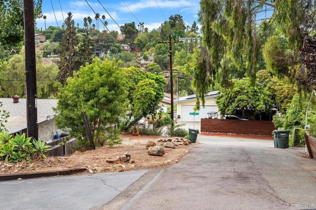 https://cdn.realtyfeed.com/cdn/127/306564687/1f19568fc4a7b6054017149df4a94007.webp