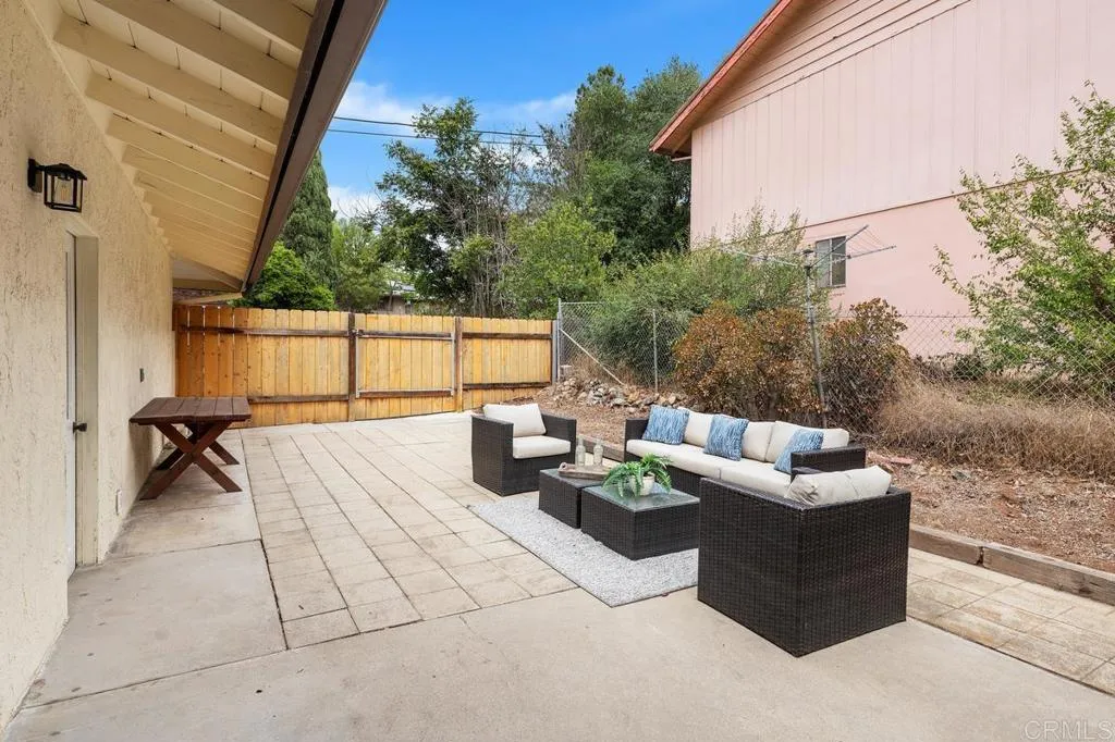 https://cdn.realtyfeed.com/cdn/127/306564687/79e951853f0068c0168a9f39e1cae495.webp