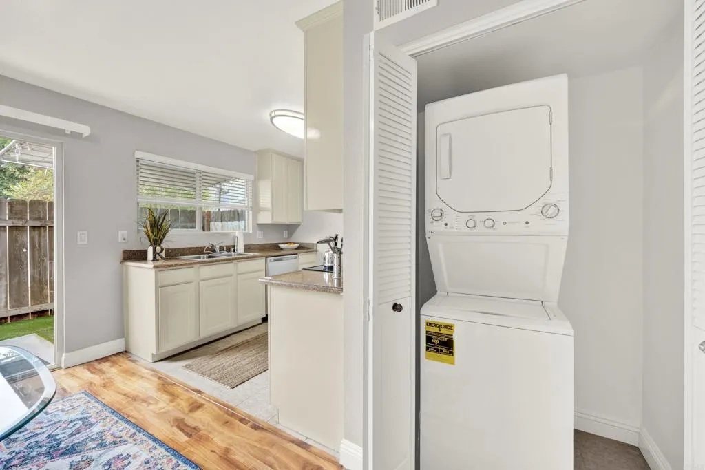 https://cdn.realtyfeed.com/cdn/127/306564747/136d782f0cb32a70cb4772d807bea9b0.webp