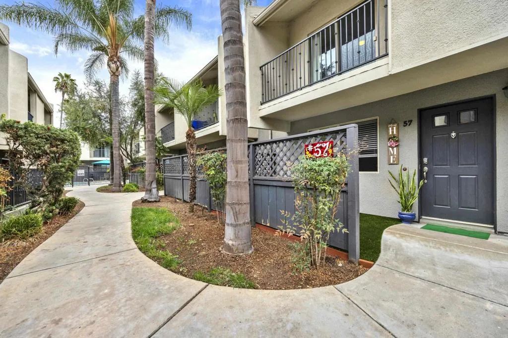 MLS: PTP2507789 Condo For Sale