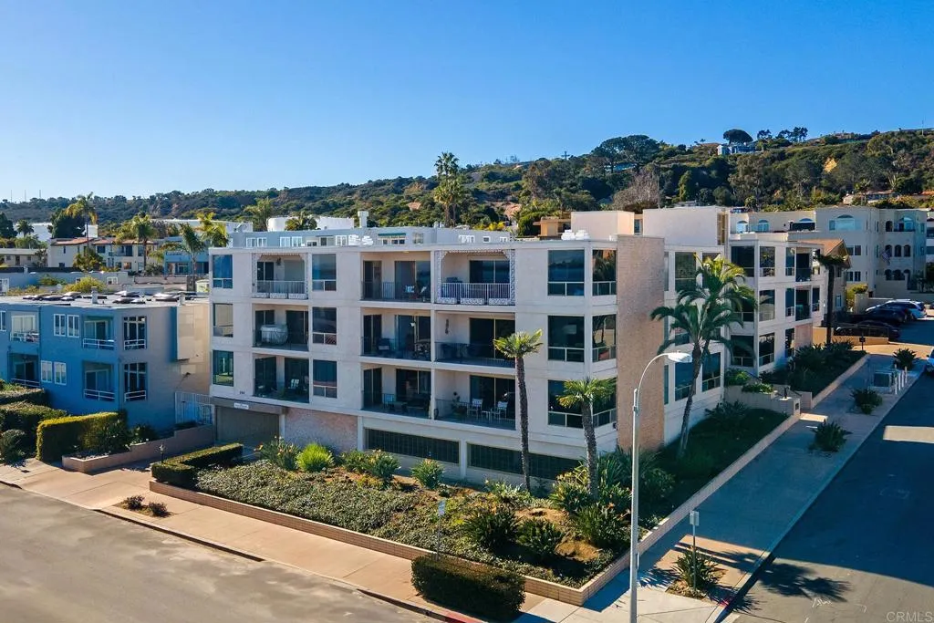 MLS: PTP2507792 Condo For Sale