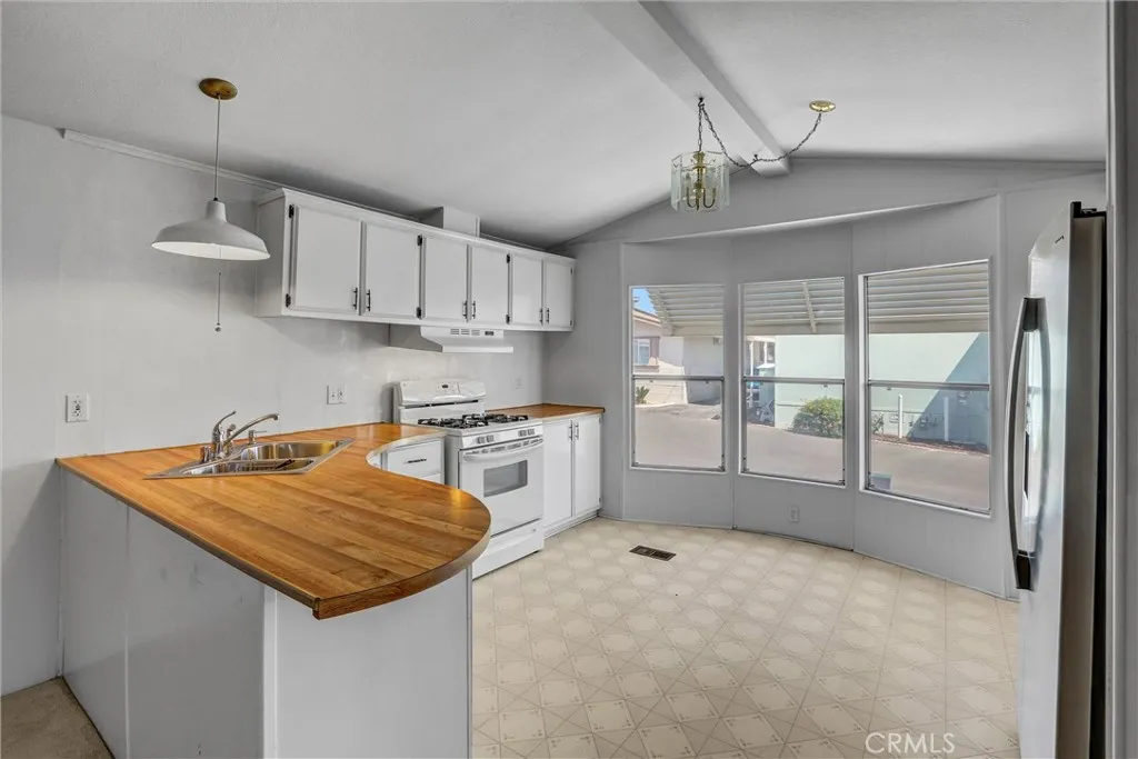 https://cdn.realtyfeed.com/cdn/127/306564832/125f96c7dea2ca2cb480aa7a52a014dd.webp