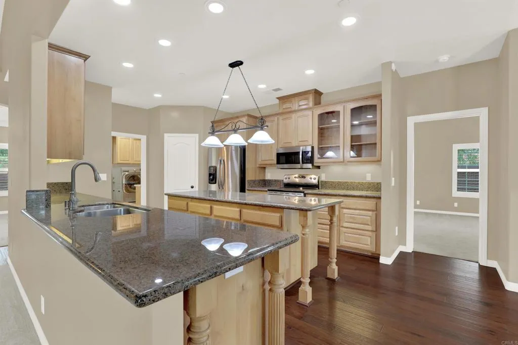 https://cdn.realtyfeed.com/cdn/127/306564850/356863df52d50ed6e2986bf74890f454.webp