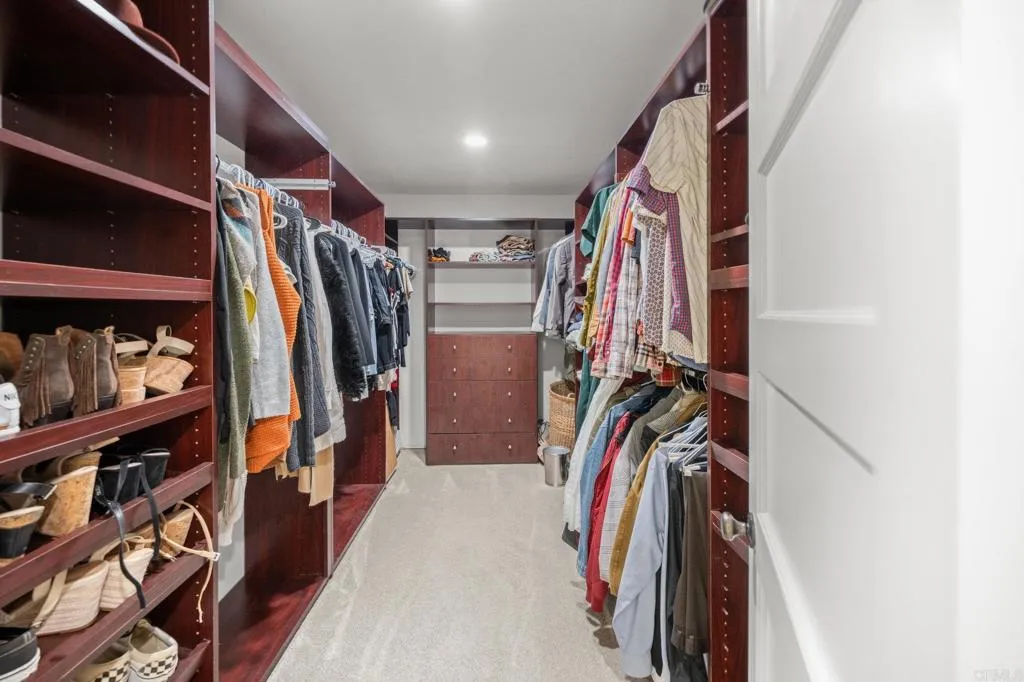 https://cdn.realtyfeed.com/cdn/127/306564959/658d7bacd4216d13d24434b83a8e7339.webp