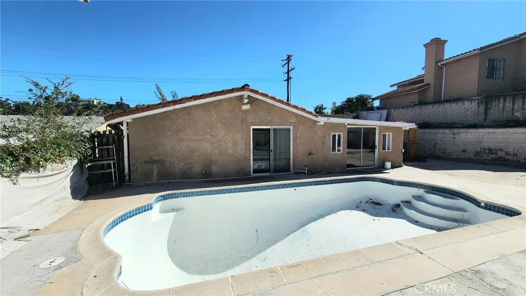 https://cdn.realtyfeed.com/cdn/127/306565005/b8b2d6a0e06d668fec90932fd1d7d9cb.webp