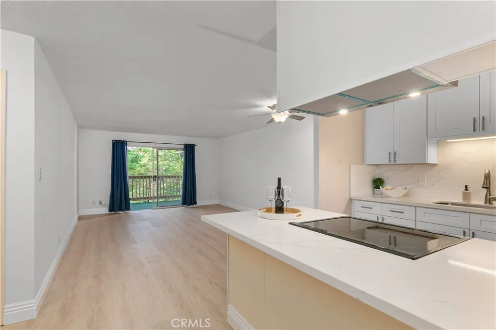 Photo #3: ND25238132 Listing 