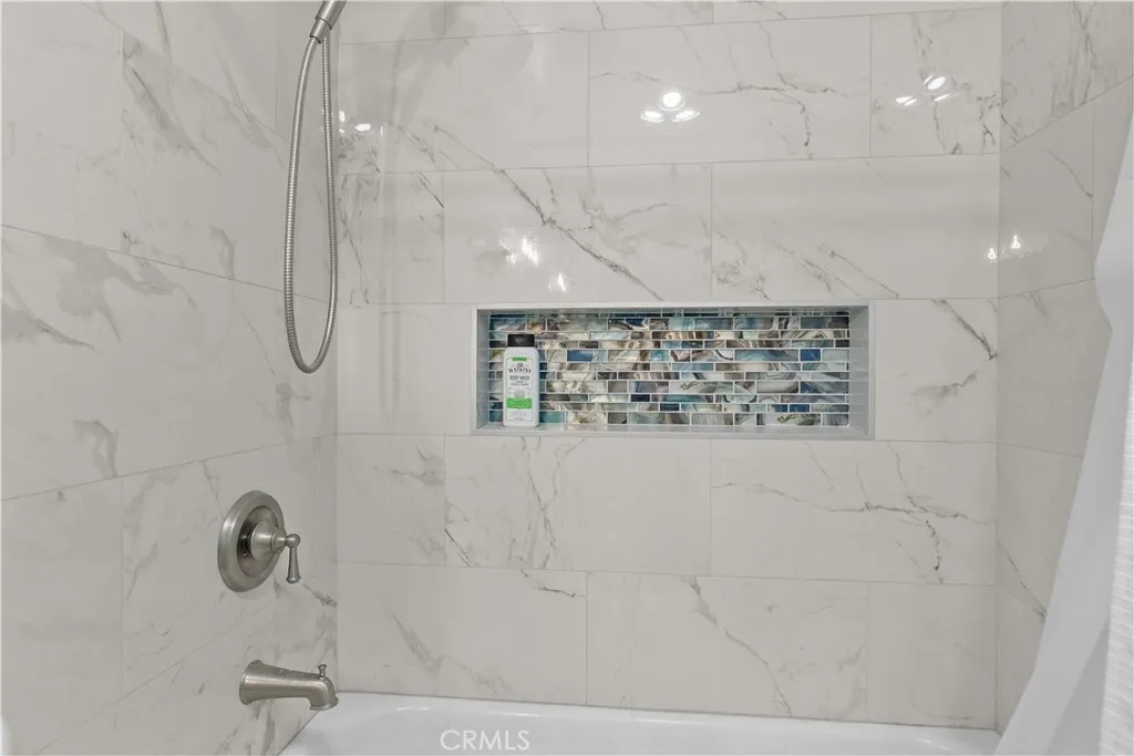 https://cdn.realtyfeed.com/cdn/127/306565008/895cf35cefa7299a0e2cb9e8eb9854a4.webp