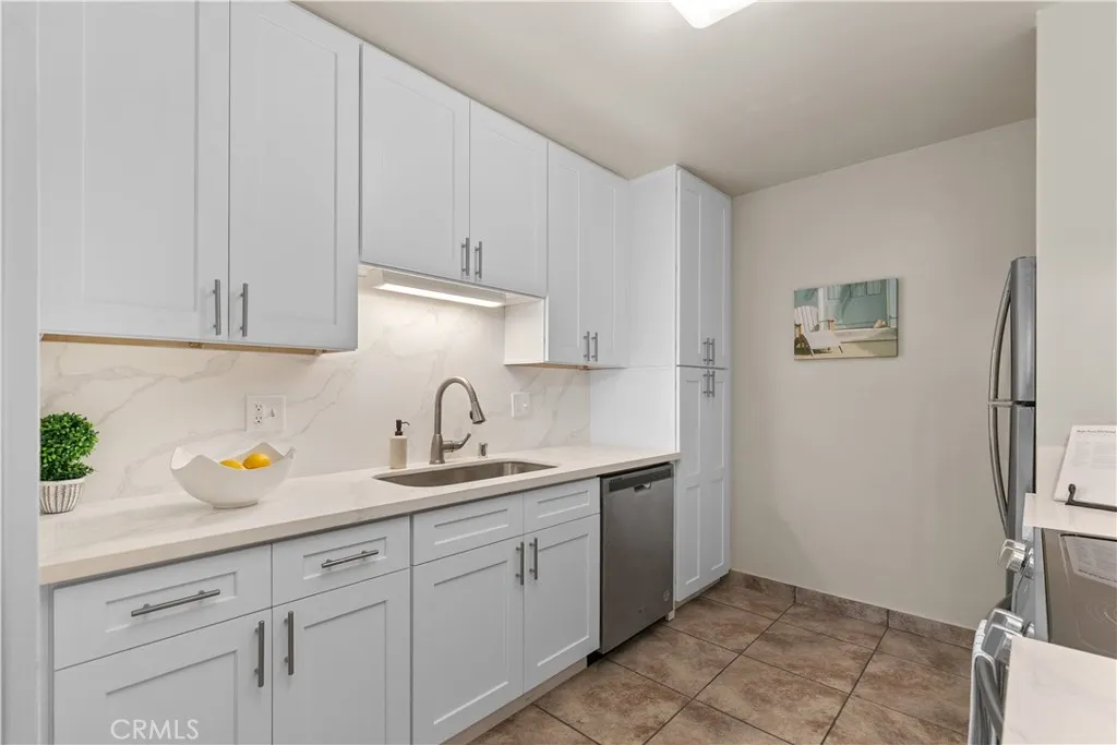Photo #4: ND25238132 Listing 