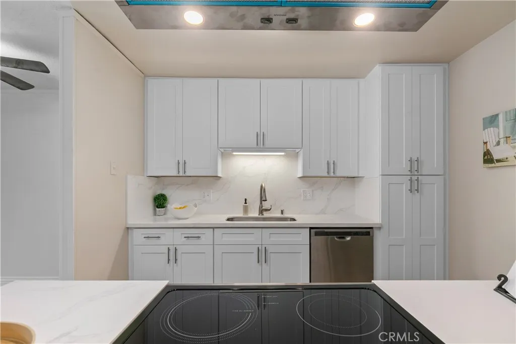 Photo #2: ND25238132 Listing 