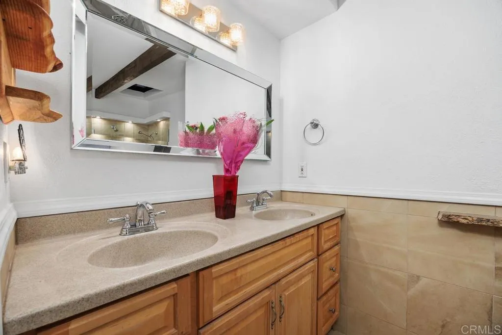 https://cdn.realtyfeed.com/cdn/127/306565297/366b4ef525e04d85f86268c84444113c.webp