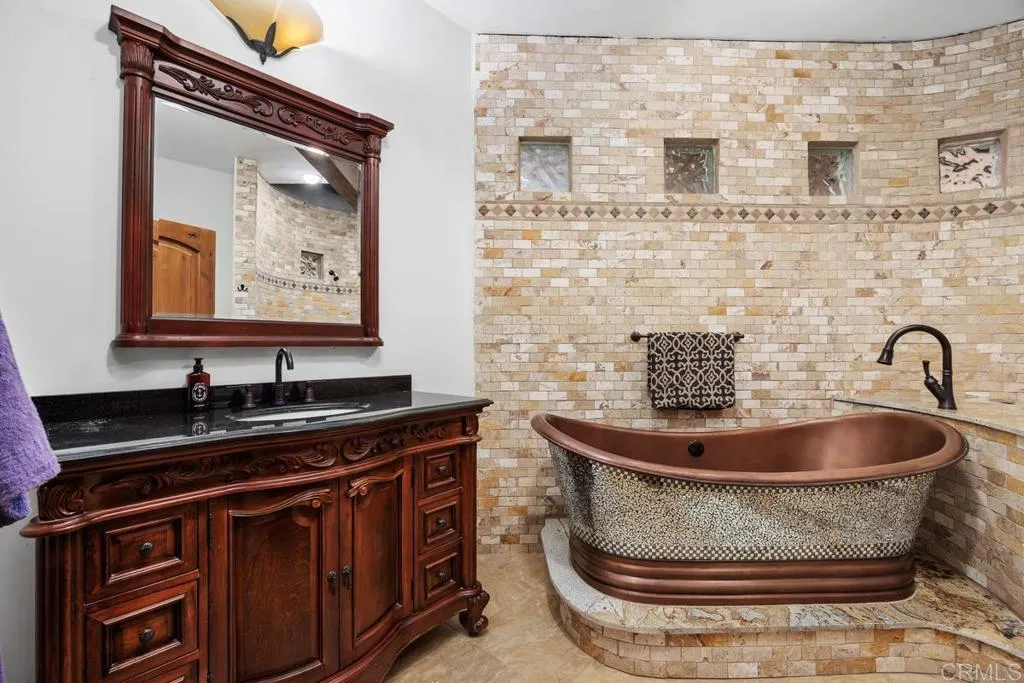 https://cdn.realtyfeed.com/cdn/127/306565297/666d7f3a25c4be367db827e5c4b3bd12.webp