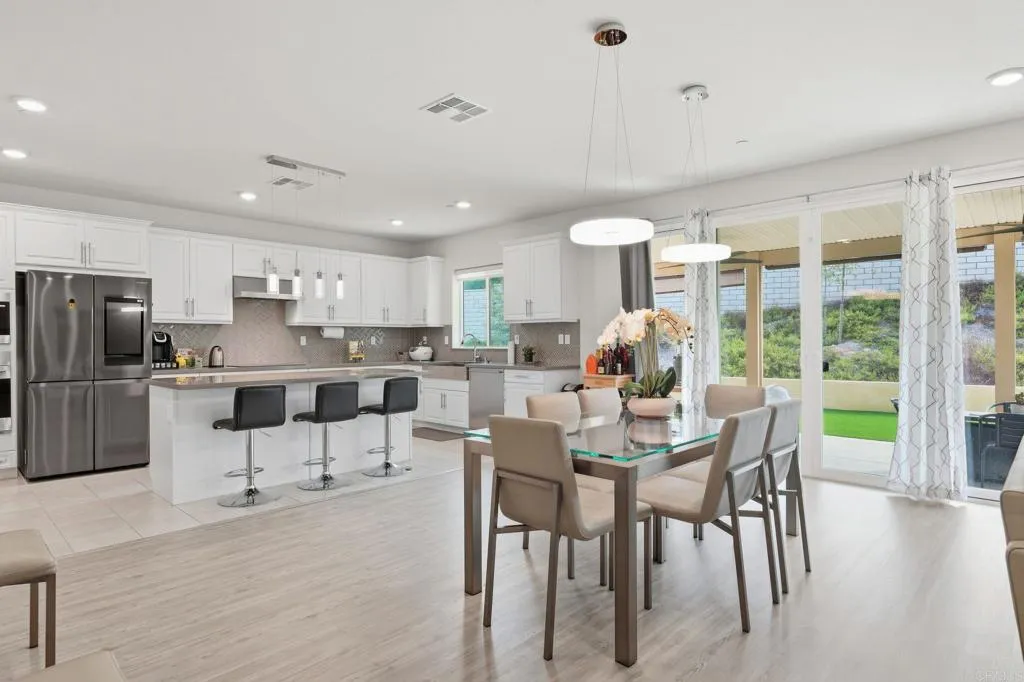 https://cdn.realtyfeed.com/cdn/127/306565412/402716fa9d5eb09a319f4c0b56d196d3.webp