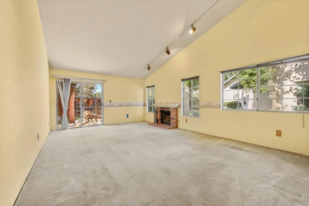 https://cdn.realtyfeed.com/cdn/127/306565440/6ab82cea898eda7e102aa4708fb71c2d.webp