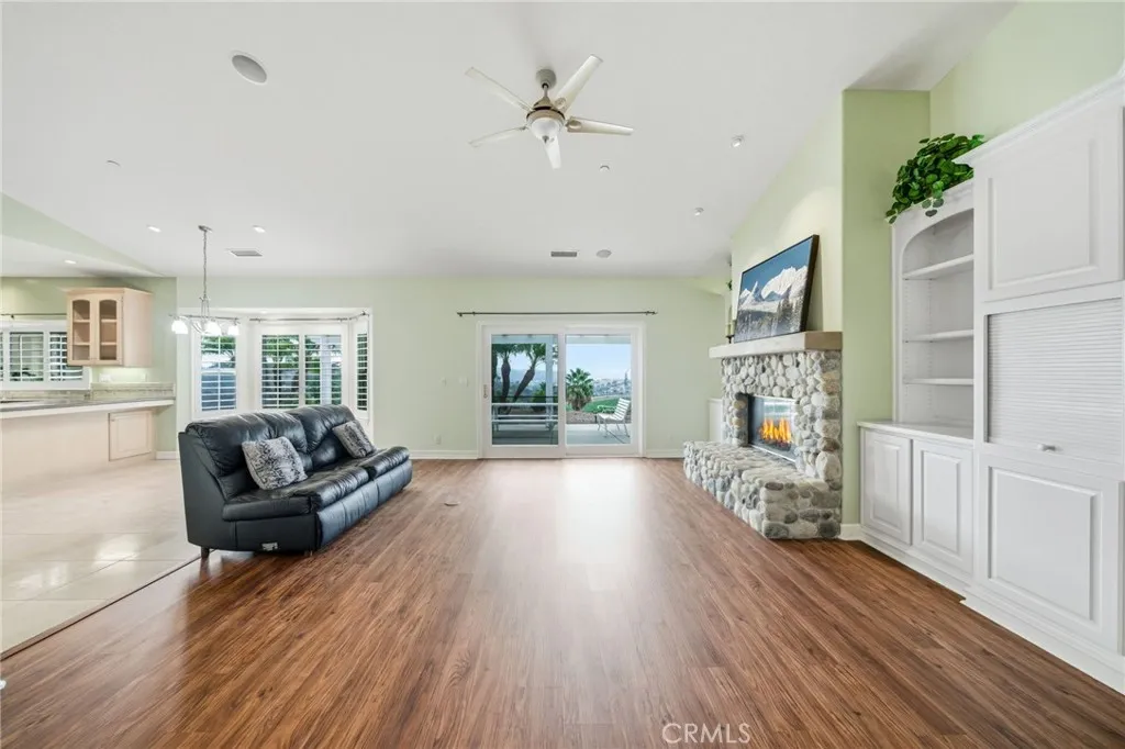 https://cdn.realtyfeed.com/cdn/127/306565443/3c29cf215d34dbdeb3005480c82e6f61.webp
