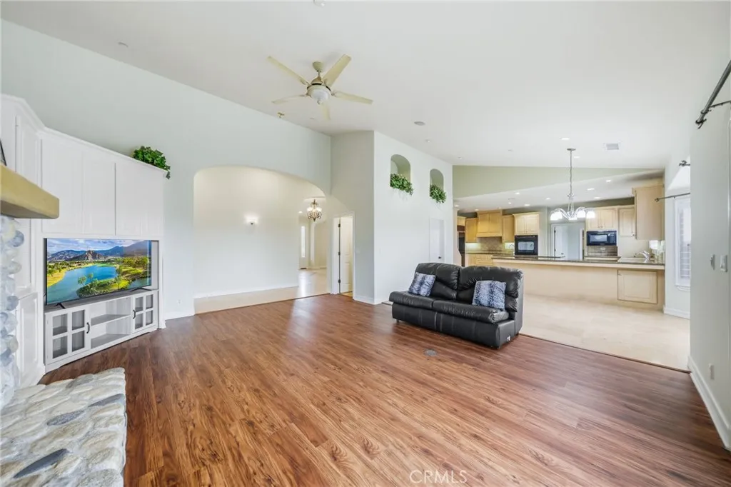 https://cdn.realtyfeed.com/cdn/127/306565443/5b3cbcb4d08ee4a99ebccab9e5ad579c.webp