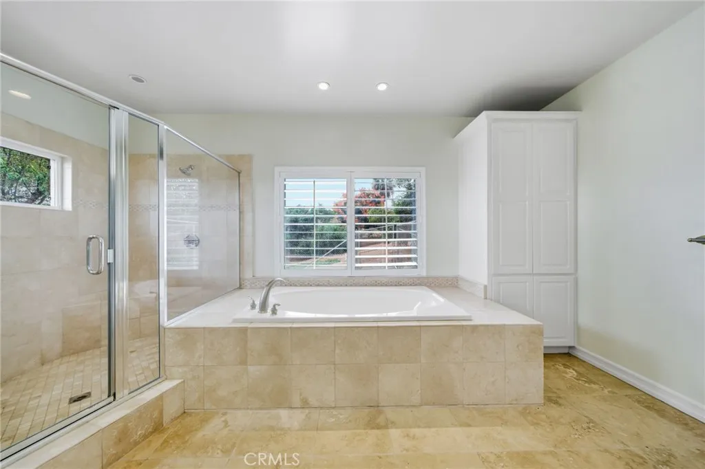 https://cdn.realtyfeed.com/cdn/127/306565443/a2cdb5584618e6f4eed0aa79fe9501f1.webp